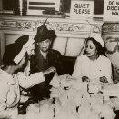 Kronprinsesse Märtha på kurs arrangert av Røde Kors komiteen til hjelp for norske formål. USAs førstedame Eleanor Roosevelt er også til stede. Foto: De kongelige samlinger